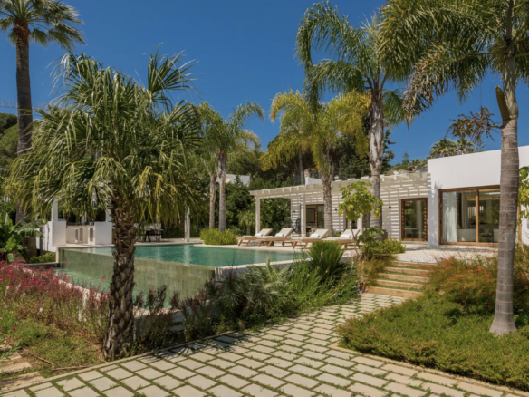 Nueva Andalucia – Modern luxury Villa – Near Facilities