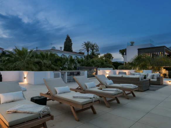 Nueva Andalucia – Modern luxury Villa – Near Facilities