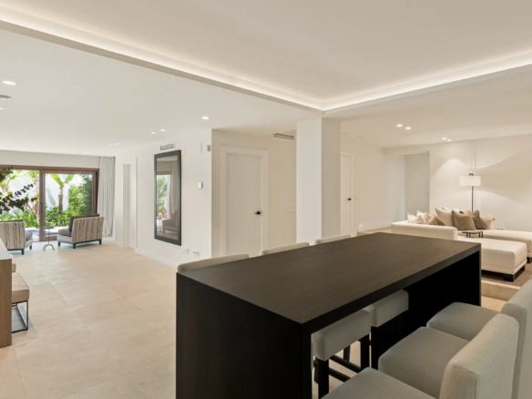 Nueva Andalucia – Modern luxury Villa – Near Facilities