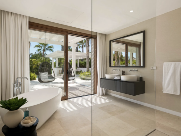 Nueva Andalucia – Modern luxury Villa – Near Facilities