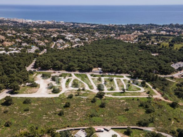 Golden Mile – Large Sea Views Plot – Rustic