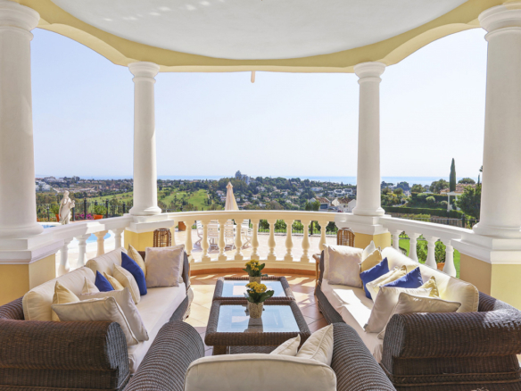 SOLD 🏡 Benahavis – Classic 5-Bedroom Hilltop Mansion with Stunning Sea & Mountain Views 🌊⛰️