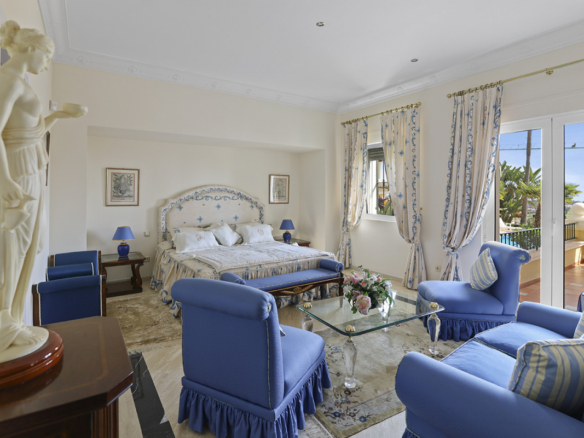 SOLD 🏡 Benahavis – Classic 5-Bedroom Hilltop Mansion with Stunning Sea & Mountain Views 🌊⛰️