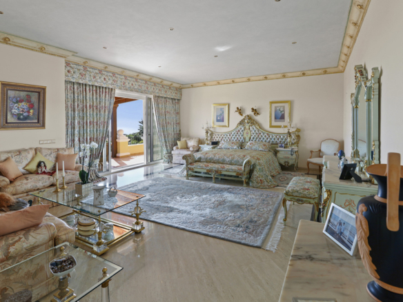 SOLD 🏡 Benahavis – Classic 5-Bedroom Hilltop Mansion with Stunning Sea & Mountain Views 🌊⛰️