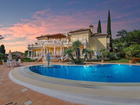 SOLD 🏡 Benahavis – Classic 5-Bedroom Hilltop Mansion with Stunning Sea & Mountain Views 🌊⛰️
