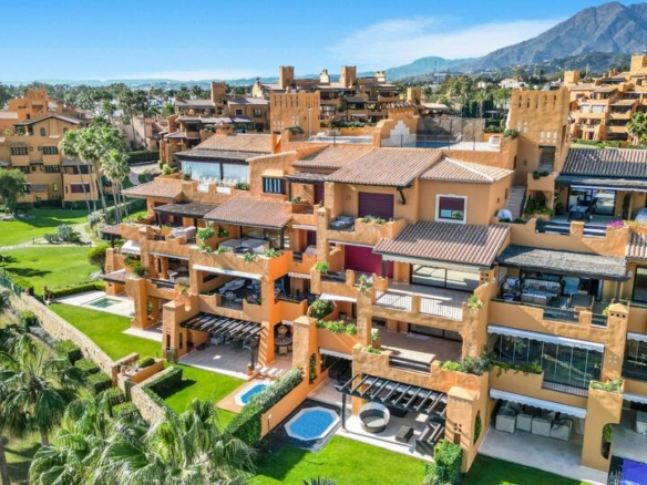 For Sale / Rent – 1st Line Beach Development  – Granados del Mar (Estepona)