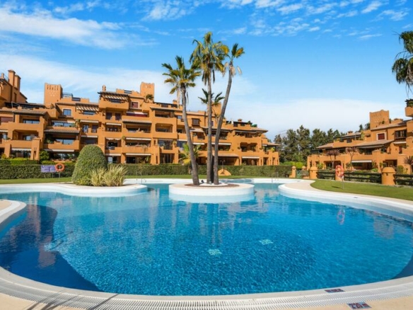 For Sale / Rent – 1st Line Beach Development  – Granados del Mar (Estepona)
