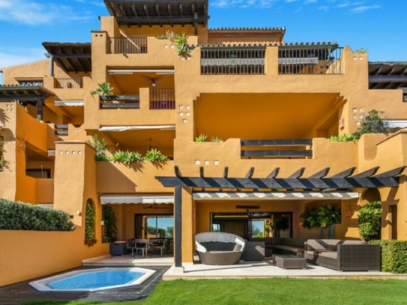 For Sale / Rent – 1st Line Beach Development  – Granados del Mar (Estepona)