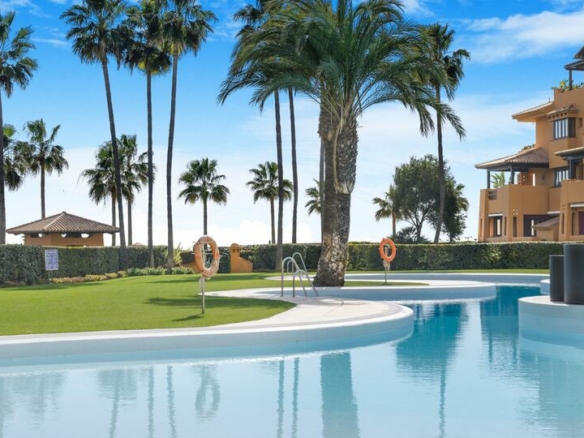 For Sale / Rent – 1st Line Beach Development  – Granados del Mar (Estepona)