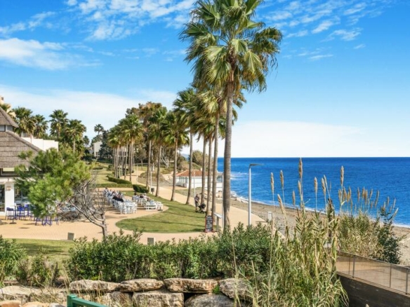 For Sale / Rent – 1st Line Beach Development  – Granados del Mar (Estepona)