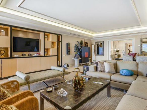 For Sale / Rent – 1st Line Beach Development  – Granados del Mar (Estepona)