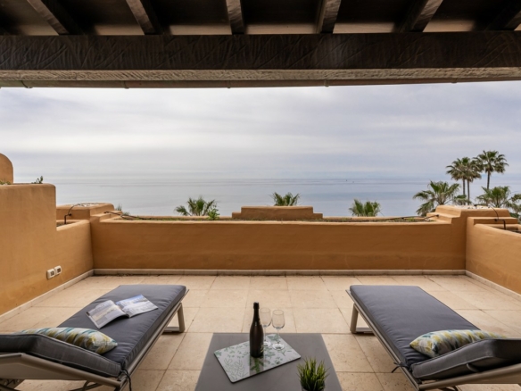For Sale / Rent – 1st Line Beach Development  – Granados del Mar (Estepona)