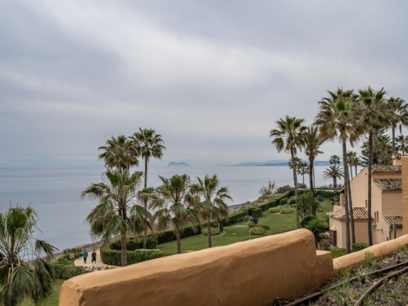 For Sale / Rent – 1st Line Beach Development  – Granados del Mar (Estepona)