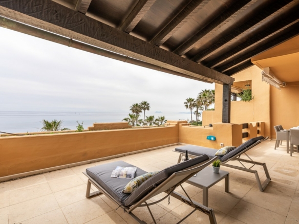 For Sale / Rent – 1st Line Beach Development  – Granados del Mar (Estepona)