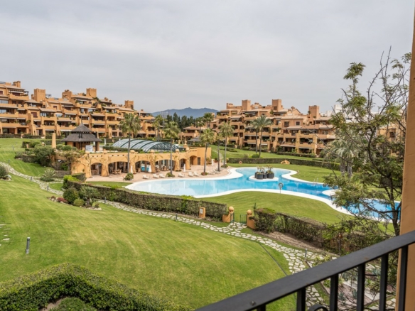 For Sale / Rent – 1st Line Beach Development  – Granados del Mar (Estepona)