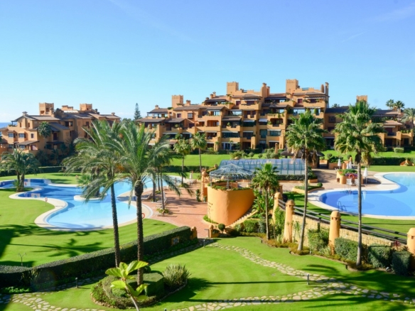 For Sale / Rent – 1st Line Beach Development  – Granados del Mar (Estepona)