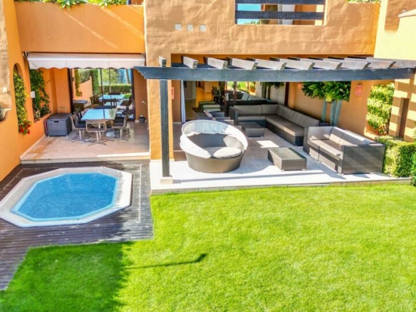 For Sale / Rent – 1st Line Beach Development  – Granados del Mar (Estepona)