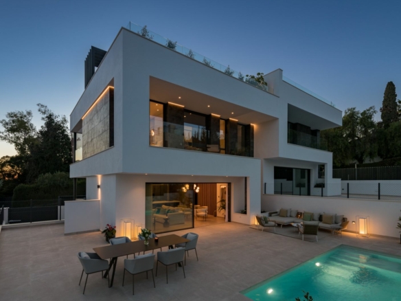 Golden Mile – 3B new Modern villa – Sea views