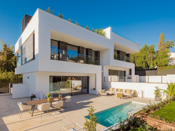 Golden Mile – 3B new Modern villa – Sea views