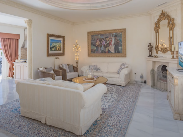 Golden Mile – Beachfront 3B House  – Sea views (to reform)