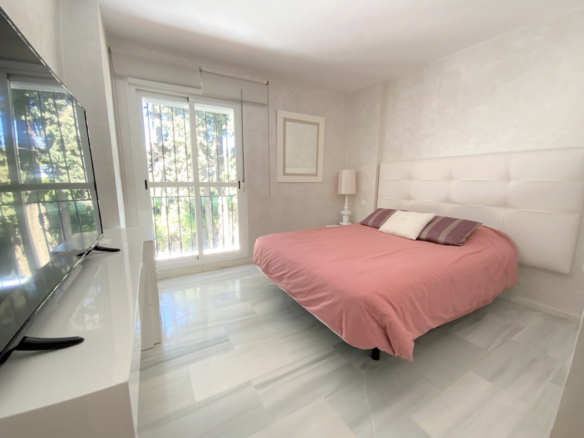 Puerto Banus – 3B Townhouse – Close to Facilities -West facing