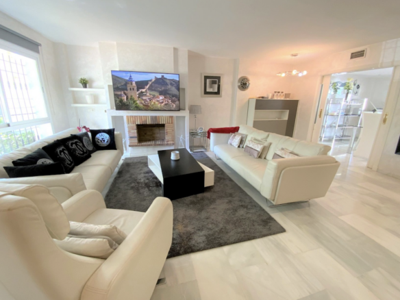 Puerto Banus – 3B Townhouse – Close to Facilities -West facing