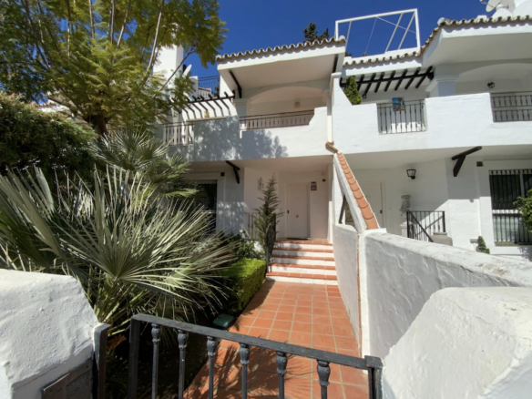 Puerto Banus – 3B Townhouse – Close to Facilities -West facing