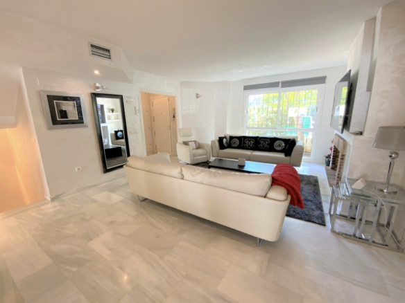 Puerto Banus – 3B Townhouse – Close to Facilities -West facing