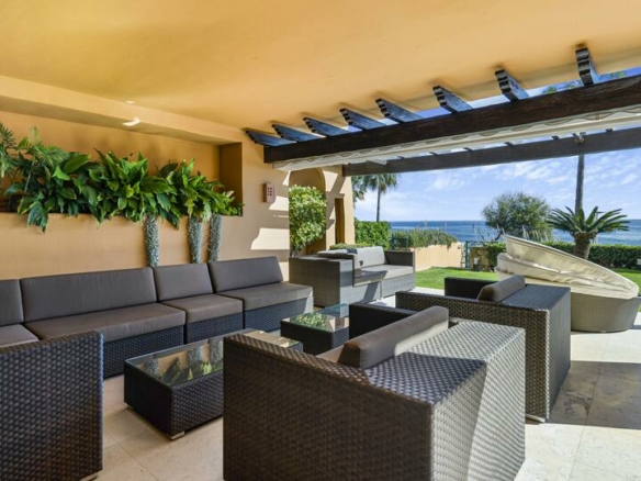 For Sale / Rent – 1st Line Beach Development  – Granados del Mar (Estepona)
