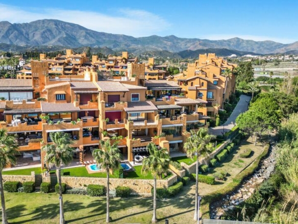 For Sale / Rent – 1st Line Beach Development  – Granados del Mar (Estepona)