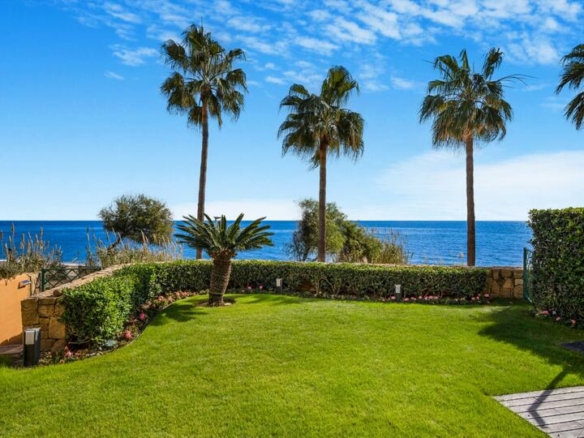 For Sale / Rent – 1st Line Beach Development  – Granados del Mar (Estepona)