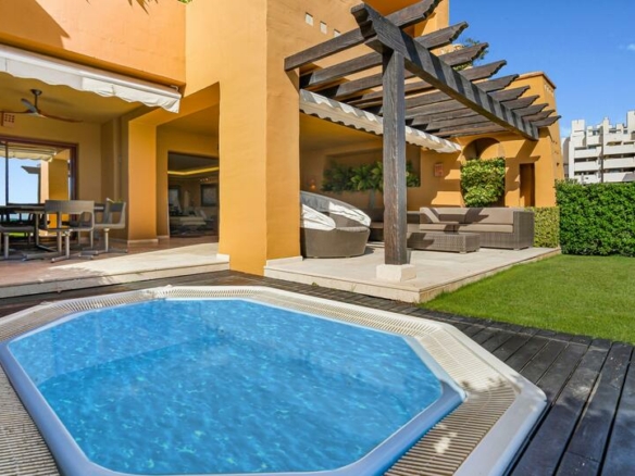 For Sale / Rent – 1st Line Beach Development  – Granados del Mar (Estepona)