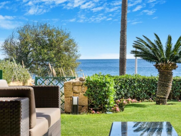 For Sale / Rent – 1st Line Beach Development  – Granados del Mar (Estepona)