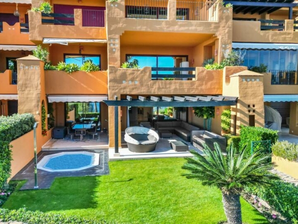 For Sale / Rent – 1st Line Beach Development  – Granados del Mar (Estepona)