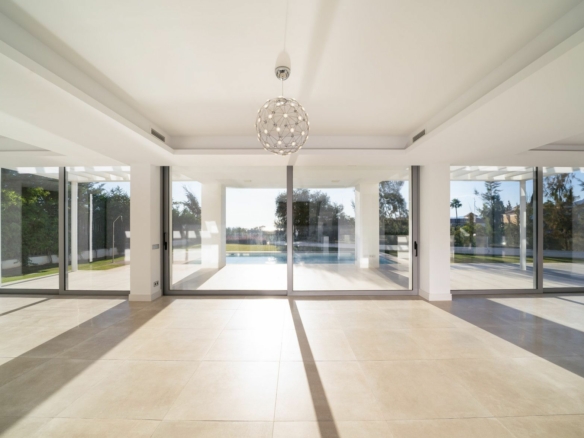 Marbella East – Modern 5B Villa  – Gated & Sea Views