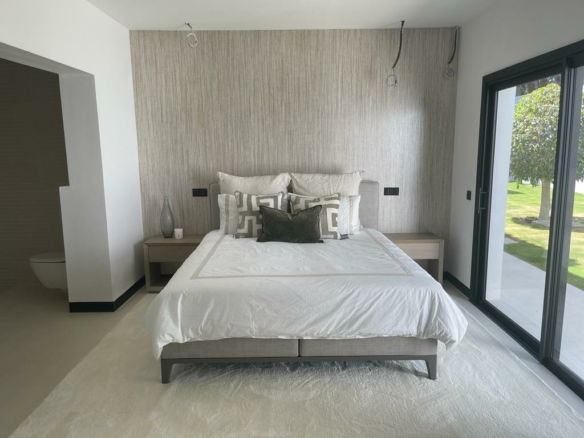 Puerto Banus – 5B Modern villa – Walk to Beach  – For Rent