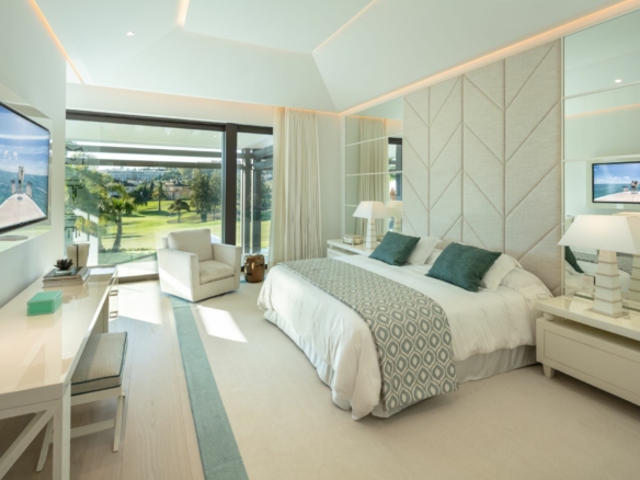 Nueva Andalucia – Modern 6B Mansion – 1st Line Golf