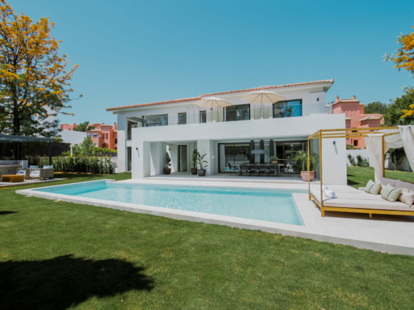 New Golden Mile – Modern Key ready villa