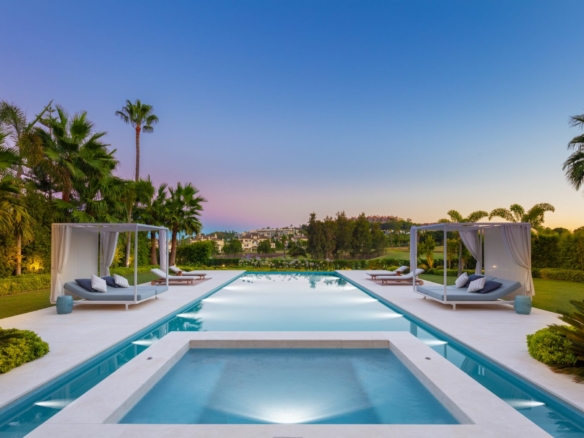Nueva Andalucia – Modern 6B Mansion – 1st Line Golf