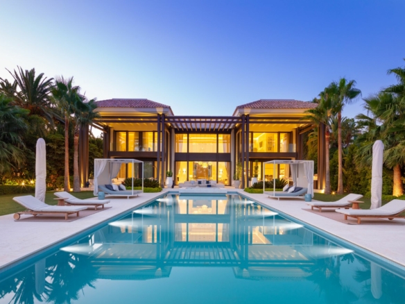Nueva Andalucia – Modern 6B Mansion – 1st Line Golf