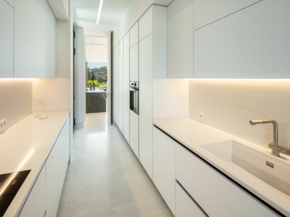 Nueva Andalucia – Modern 6B Mansion – 1st Line Golf
