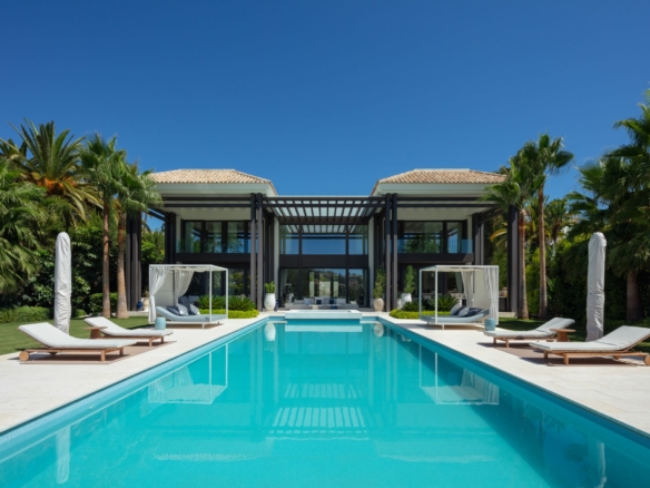 Nueva Andalucia – Modern 6B Mansion – 1st Line Golf