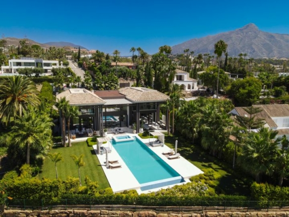 Nueva Andalucia – Modern 6B Mansion – 1st Line Golf