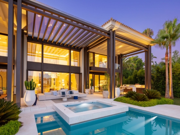 Nueva Andalucia – Modern 6B Mansion – 1st Line Golf