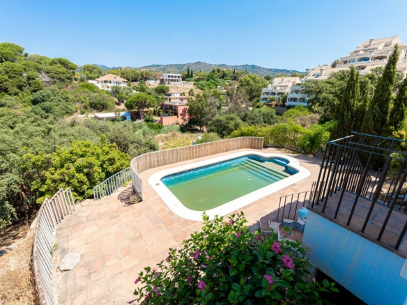 Marbella East – 5B Villa – Bargain