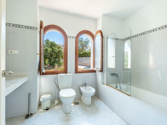 Marbella East – 5B Villa – Bargain