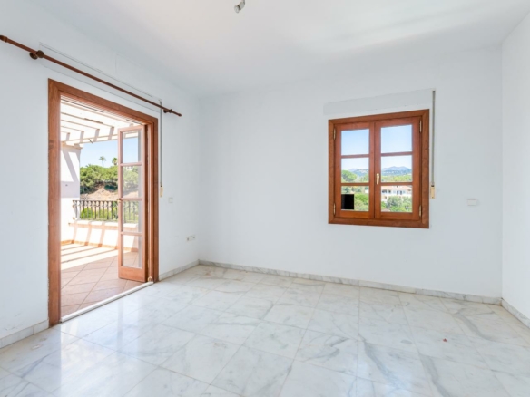 Marbella East – 5B Villa – Bargain