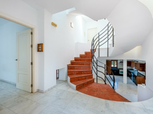 Marbella East – 5B Villa – Bargain
