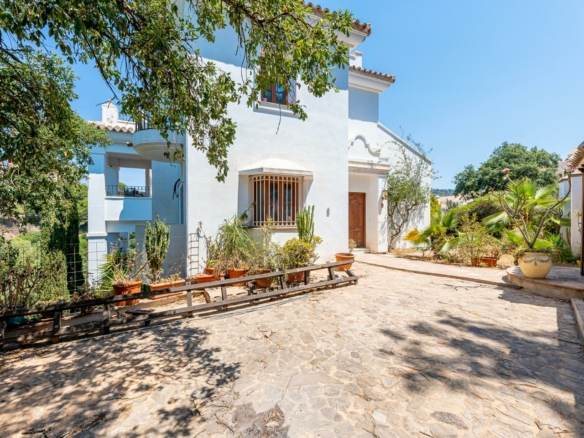 Marbella East – 5B Villa – Bargain