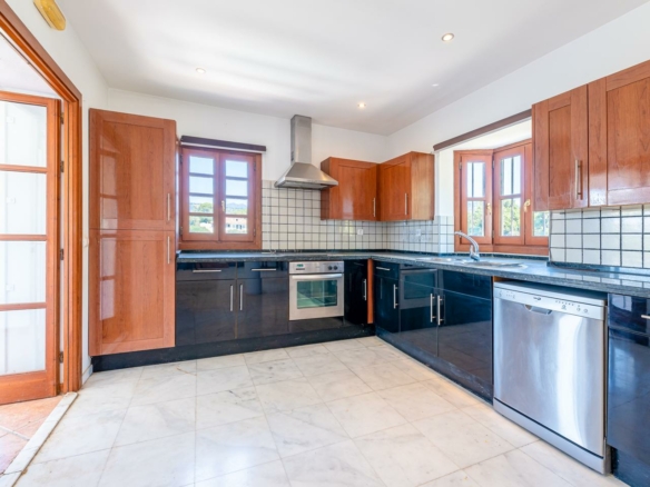 Marbella East – 5B Villa – Bargain
